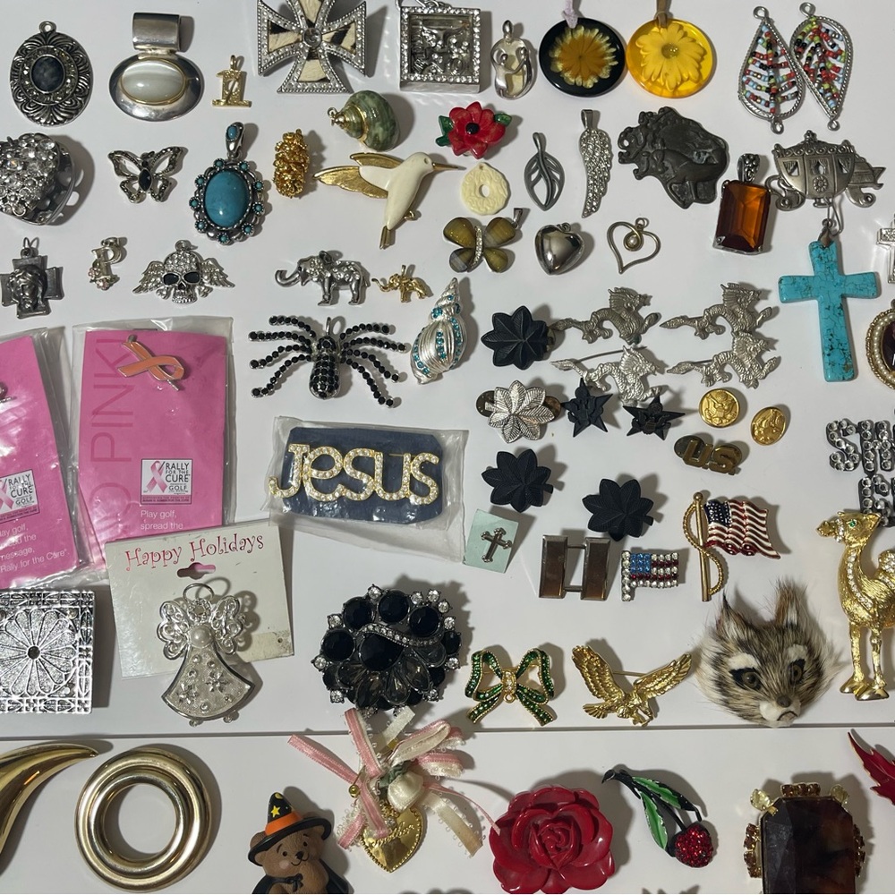Vintage Brooches Pedants Antique Pins Signed Military, Summer, Fall, Religious - Picture 7 of 17